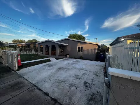 1945 NW 86th St, Miami, FL 33147