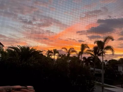 9473 Sandpiper Ln, West Palm Beach, FL 33411