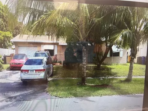 3515 NW 28th St, Lauderdale Lakes, FL 33311
