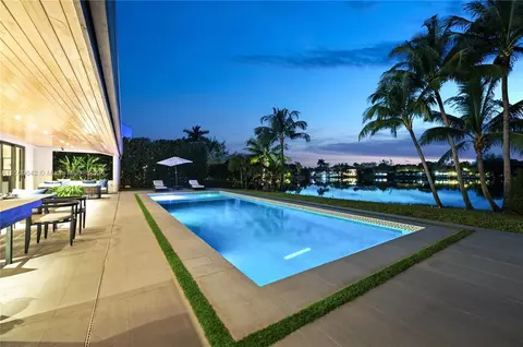 Exterior - 16020 E Troon Cir, Miami Lakes, FL 33014 photo 8 of 14