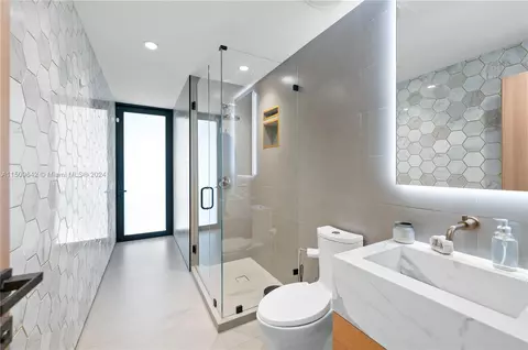 Bath - 16020 E Troon Cir, Miami Lakes, FL 33014 photo 4 of 6