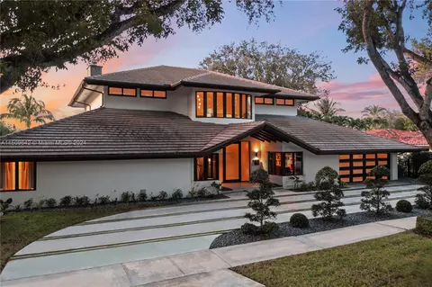 Exterior - 16020 E Troon Cir, Miami Lakes, FL 33014 photo 10 of 14