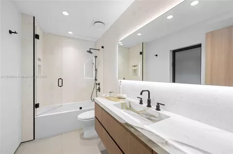 Bath - 16020 E Troon Cir, Miami Lakes, FL 33014 photo 3 of 6