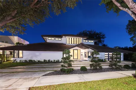 Exterior - 16020 E Troon Cir, Miami Lakes, FL 33014 photo 9 of 14
