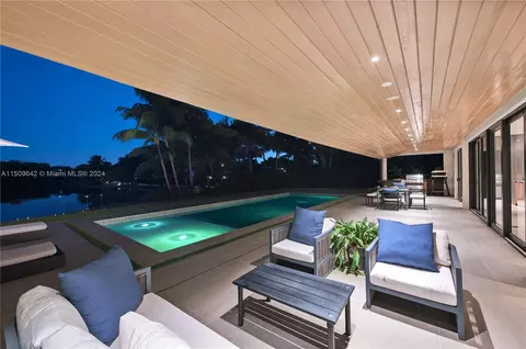 Exterior - 16020 E Troon Cir, Miami Lakes, FL 33014 photo 7 of 14