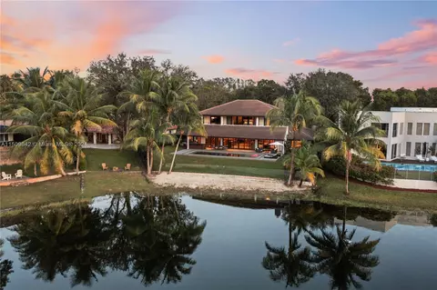 Exterior - 16020 E Troon Cir, Miami Lakes, FL 33014 photo 12 of 14