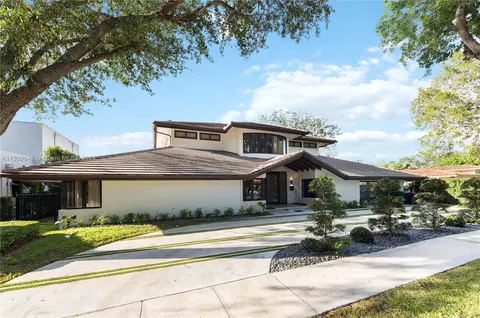 Exterior - 16020 E Troon Cir, Miami Lakes, FL 33014 photo 13 of 14