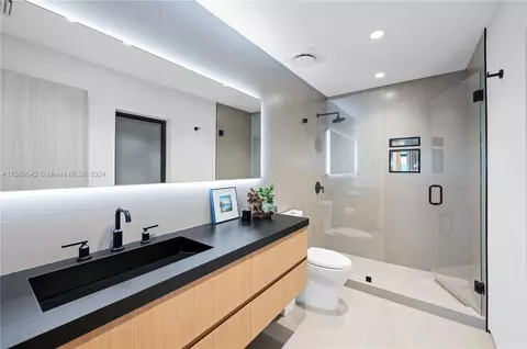 Bath - 16020 E Troon Cir, Miami Lakes, FL 33014 photo 1 of 6