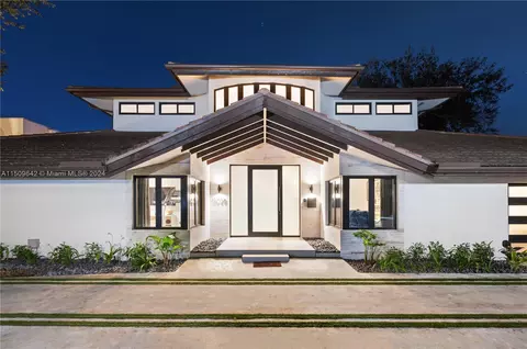 16020 E Troon Cir, Miami Lakes, FL 33014