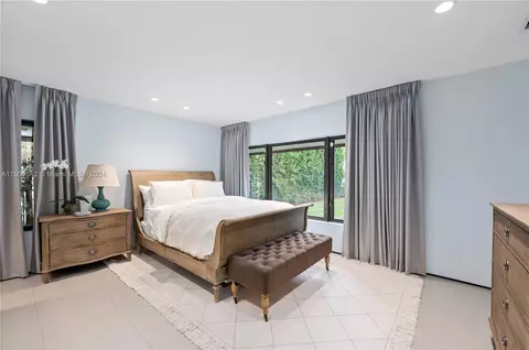 Bedroom - 16020 E Troon Cir, Miami Lakes, FL 33014 photo 1 of 5