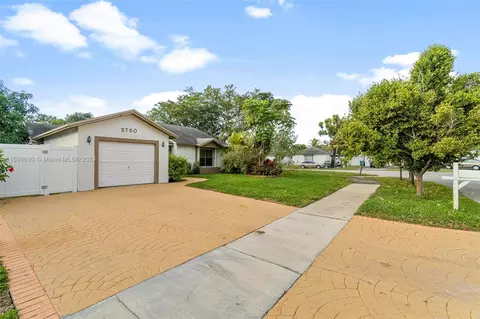 5760 NW 194th Ter, Hialeah, FL 33015