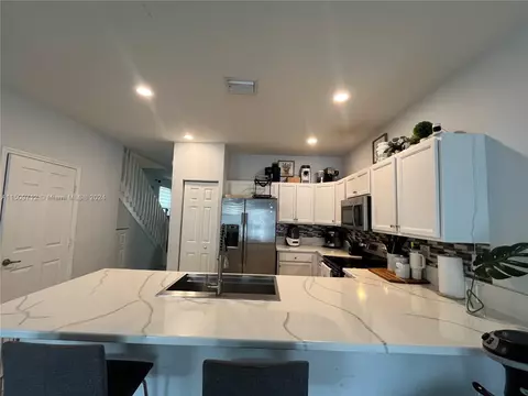 Undisclosed, Hialeah, FL 33018 photo 5