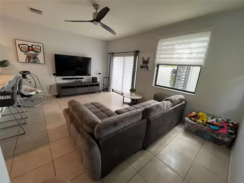 Undisclosed, Hialeah, FL 33018 photo 10