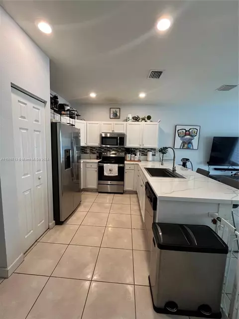 Undisclosed, Hialeah, FL 33018 photo 4