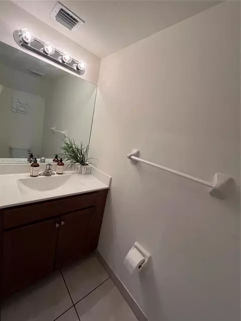 Undisclosed, Hialeah, FL 33018 photo 12