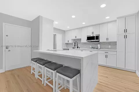 5840 NE 22nd Way #709, Fort Lauderdale, FL 33308