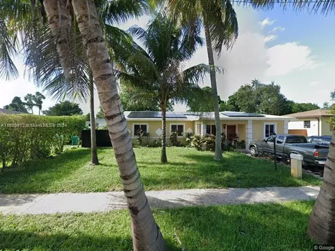 17520 NE 8th Pl, Miami, FL 33162