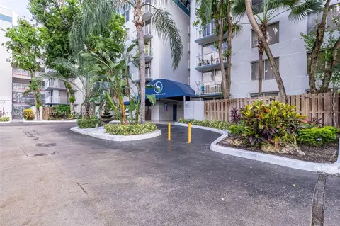 1740 NW N River Dr #125, Miami, FL 33125