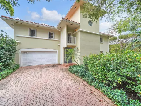 3002 NE Quayside Ln #21, Miami, FL 33138