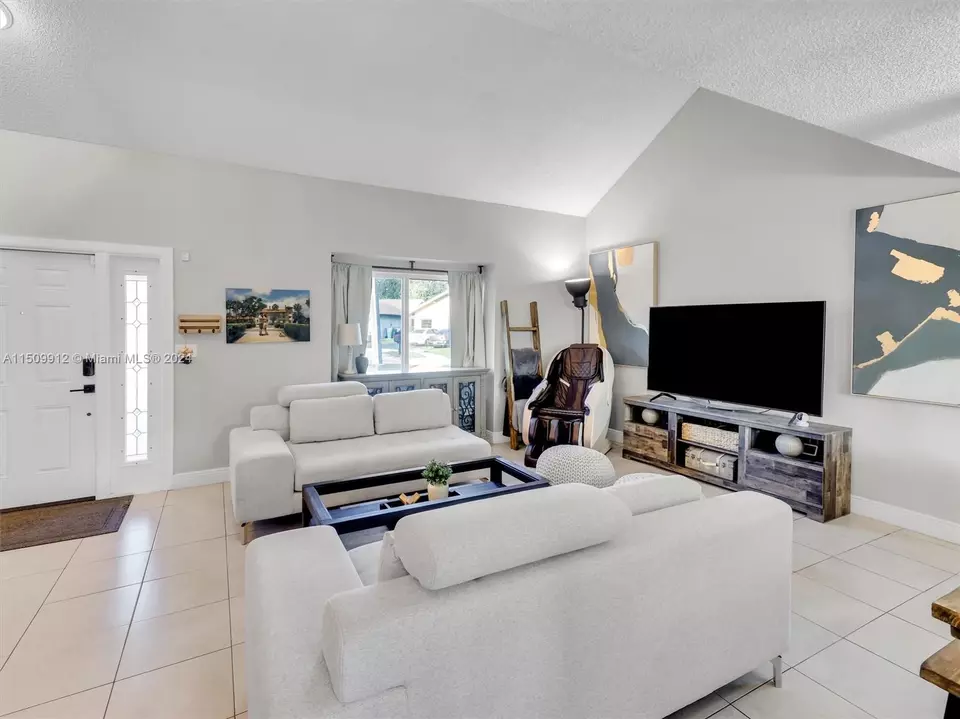  5720 NW 55th Ln, Tamarac, FL 33319 photo 8