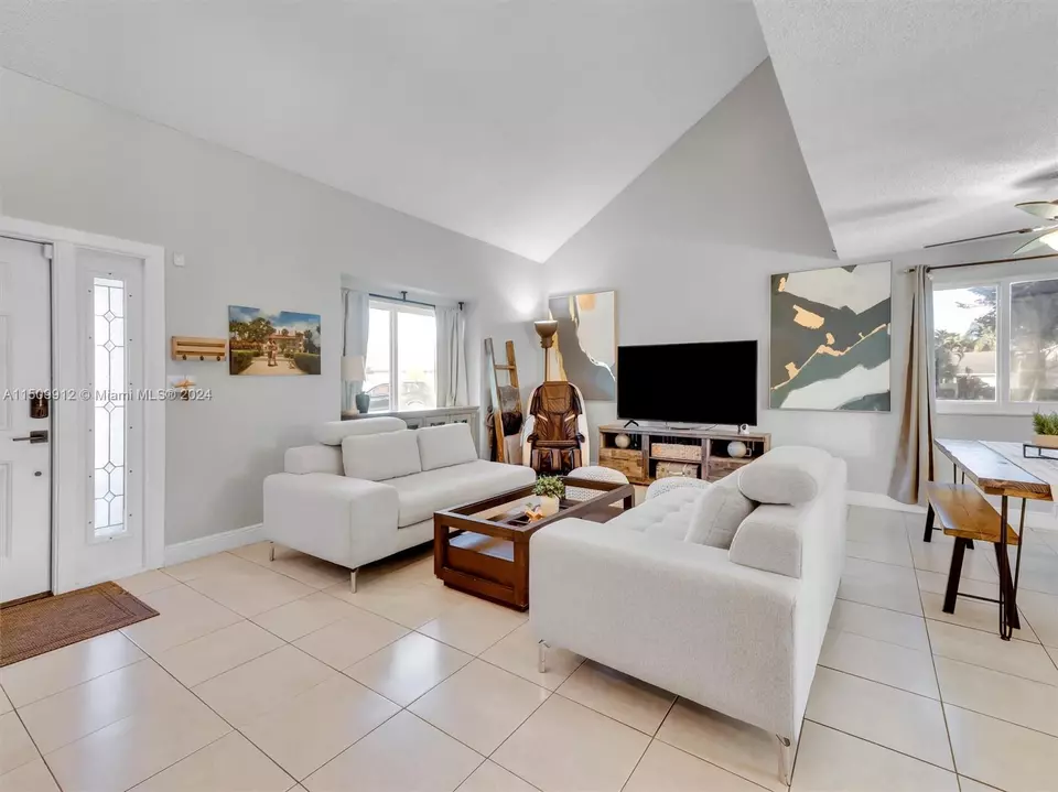  5720 NW 55th Ln, Tamarac, FL 33319 photo 7