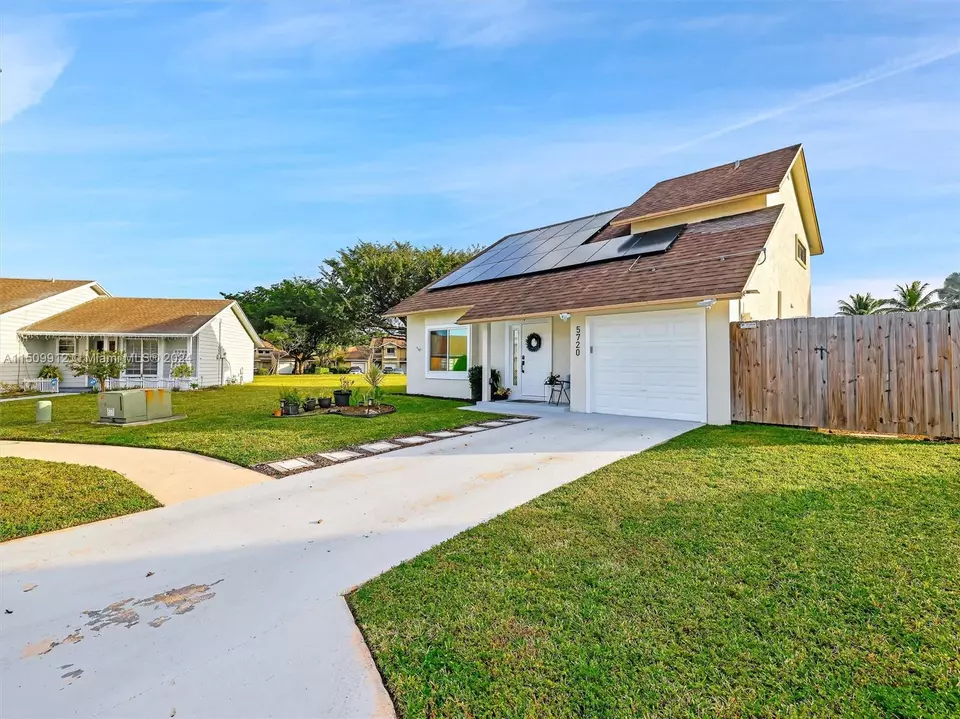  5720 NW 55th Ln, Tamarac, FL 33319 photo 2