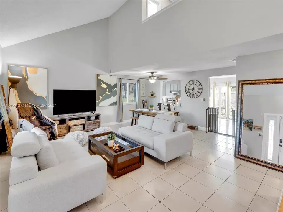  5720 NW 55th Ln, Tamarac, FL 33319 photo 6