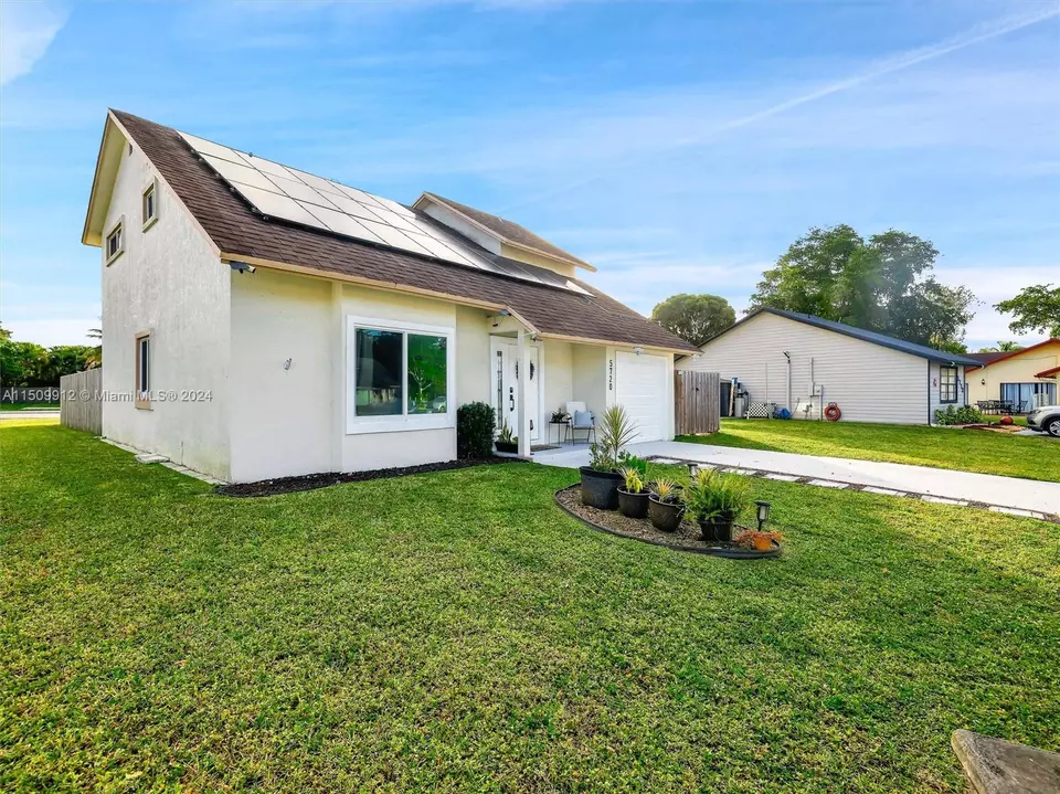  5720 NW 55th Ln, Tamarac, FL 33319 photo 4