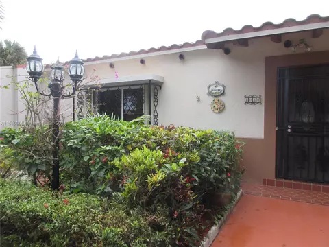 7010 Holly Rd, Miami Lakes, FL 33014 photo 2