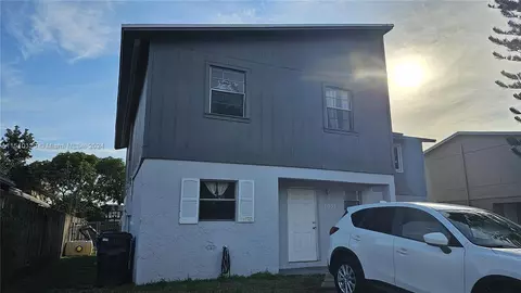 7932 SW 4th Pl, North Lauderdale, FL 33068