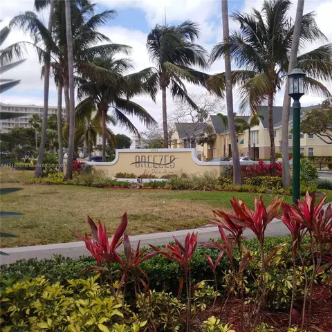 2815 N Course Dr #204, Pompano Beach, FL 33069