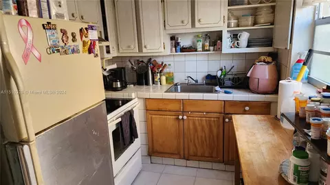 250 SW 11th Ave #10, Hallandale Beach, FL 33009