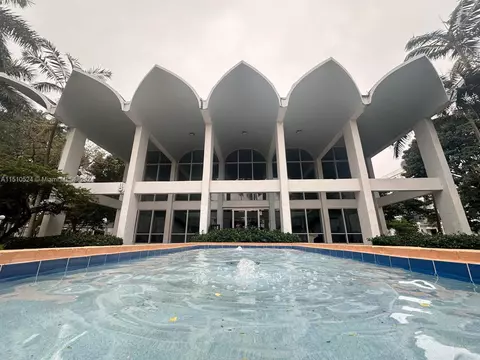486 NW 165th St Rd #B-102, Miami, FL 33169