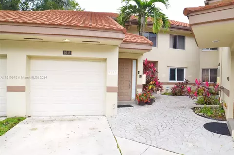 9215 NW 9th Pl, Plantation, FL 33324