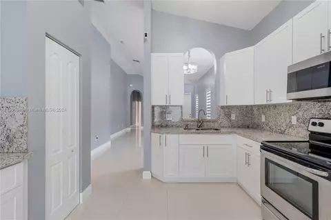 2323 NE 37th Rd, Homestead, FL 33033