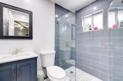 8172 NW 10th St #5, Miami, FL 33126