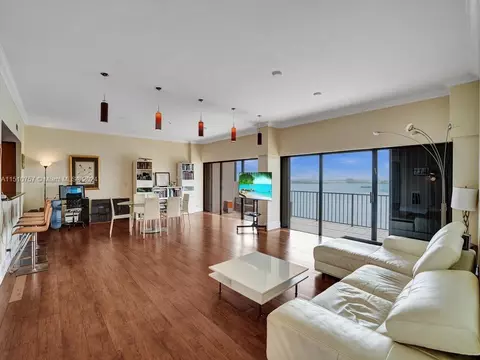 1800 NE 114th St #PH07, Miami, FL 33181