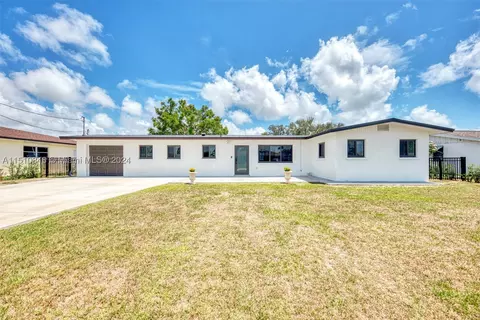 320 Redwood Rd, Venice, FL 34293