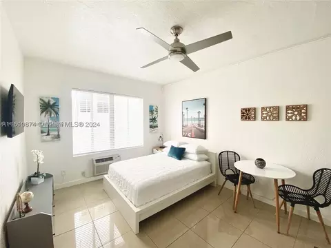 3710 Collins Ave #N-208, Miami Beach, FL 33140