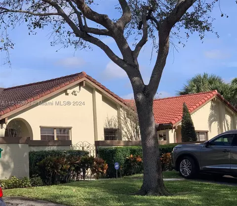 17818 NW 66th Ct Cir, Hialeah, FL 33015