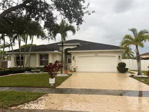 2324 NW 192nd Ave, Pembroke Pines, FL 33029