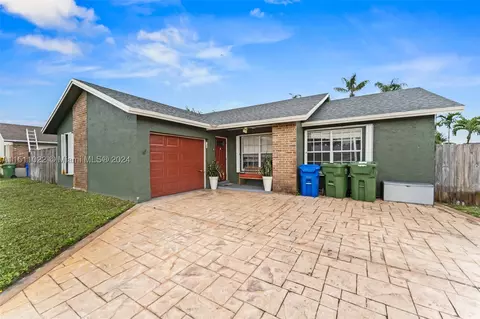 8501 NW 4th St, Pembroke Pines, FL 33024