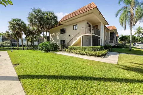 398 Lakeview Dr #201, Weston, FL 33326