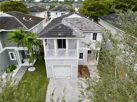 252 SE 32nd Ter, Homestead, FL 33033