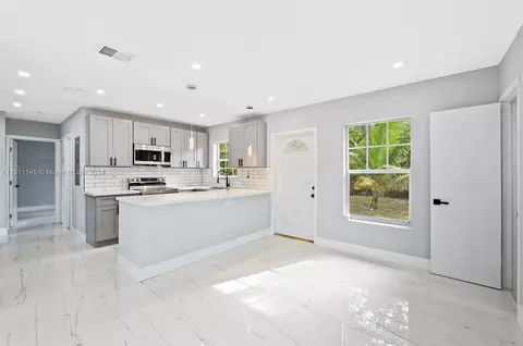 1006 NW 14th Ct, Fort Lauderdale, FL 33311