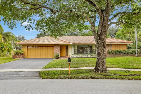 9360 NW 13th St, Plantation, FL 33322