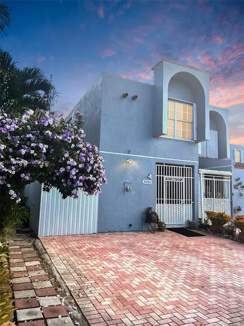 3905 W 8th Way #15, Hialeah, FL 33012