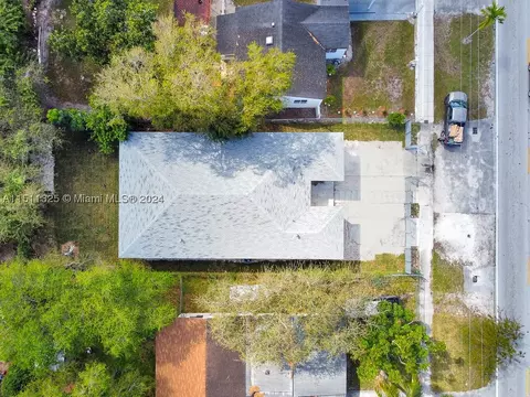 2450 NW 87th St, Miami, FL 33147