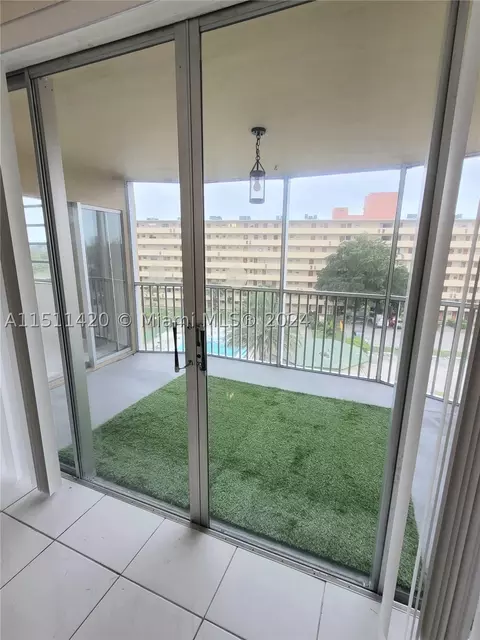 1770 NE 191st St #616-1, Miami, FL 33179