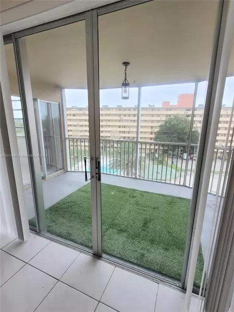1770 NE 191st St #616-1, Miami, FL 33179